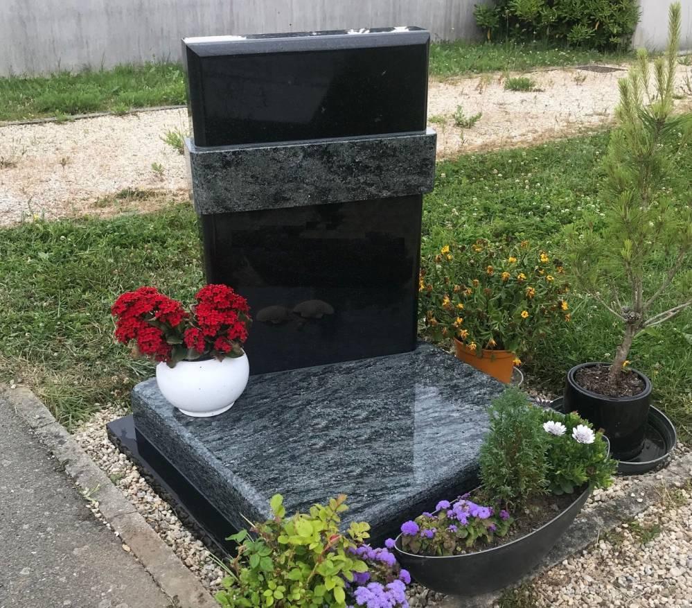 Monuments funéraires à Mesnil-Roc'h